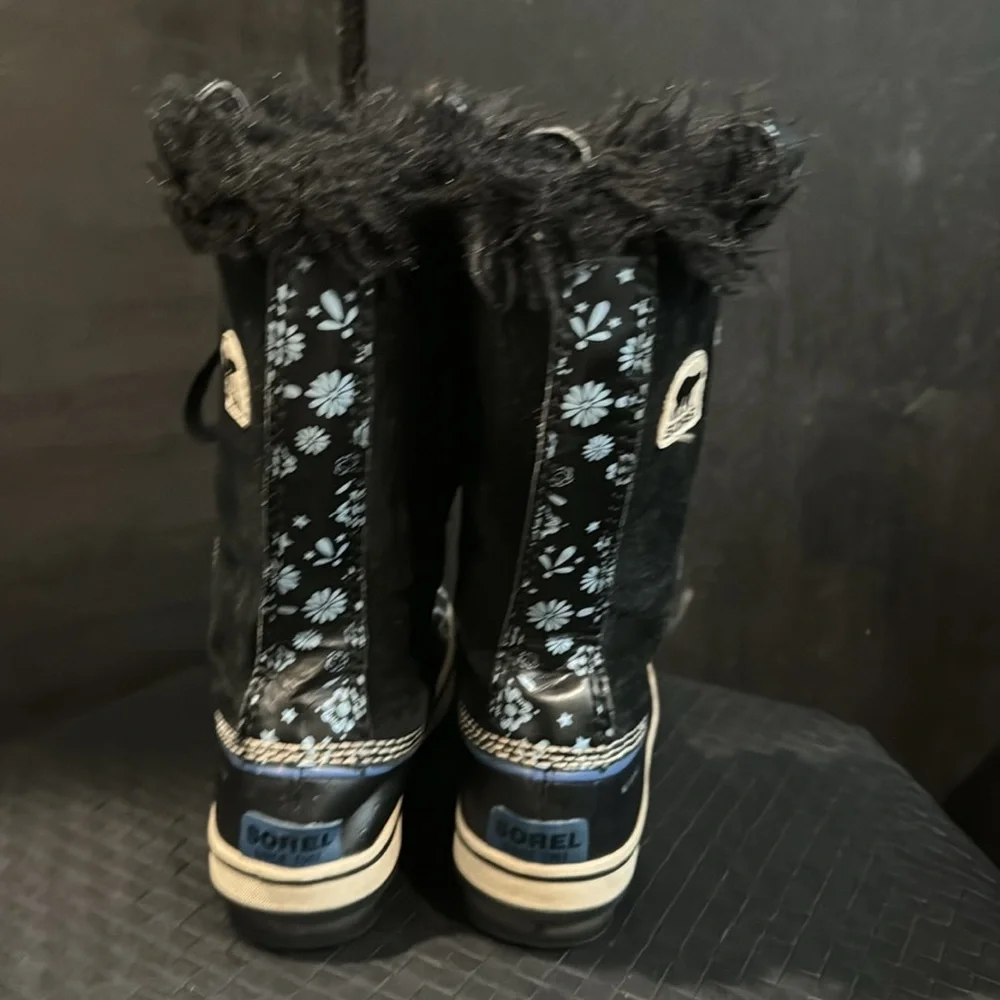 Authentic Sorel signature girls waterproof winter snow boots Sz 2 Euro 33